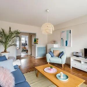 https://rosa-confortable-2-chambres-avec-parking-dans-le-centre.inbrittany.com